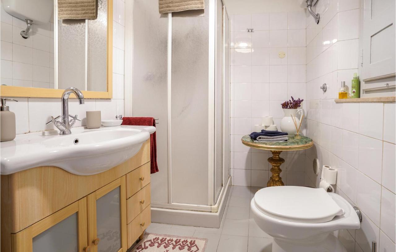 1 Bedroom Stunning In Apartment Florenz